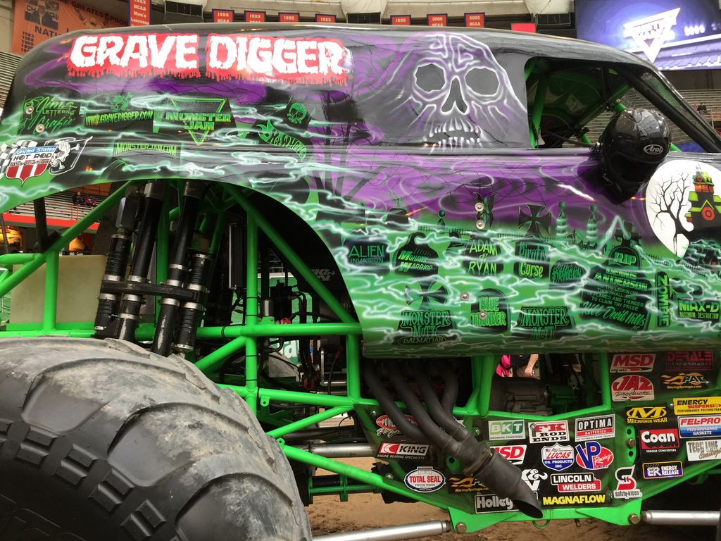 thegemdiner's tweet photo. Heading out to see Grave Digger or any of the other Monster Trucks? Fuel up with lunch or dinner before heading up to the Dome! #syracuseny #syracusemonsterjam #thegemdiner https://t.co/B8pEvRINkx