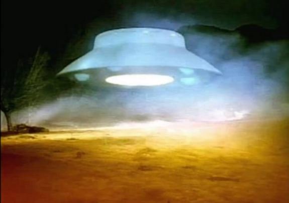 SeanDebTry's tweet image. Bon anniversaire à Roy Thinnes, 81 piges !
Les Envahisseurs, lui les a vus !

"Pour lui, tout a commencé par une nuit sombre,
le long d'une route solitaire de campagne, 
alors qu'il cherchait un raccourci que jamais il ne trouva"