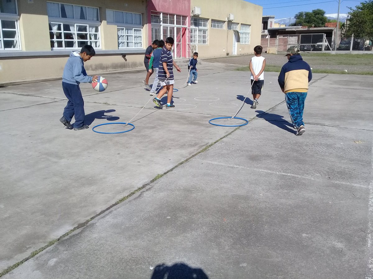 Primer Día de Escuelas Abiertas San José de los Cerrillos Pinares!!
Dribling coordinación con aros en movimiento.
<a href="/angelicasosa006/">Angé.so</a> <a href="/sebabonduri/">Sebastian Bonduri</a> <a href="/TaritolaySergio/">Sergio Taritolay</a> <a href="/fguillesaavedra/">GUILLERMO SAAVEDRA</a> <a href="/vanesa_aramayo/">Vanesa Aramayo</a> <a href="/patriciapinasco/">Patricia Pinasco</a>