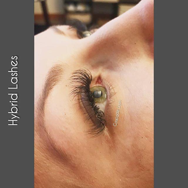 cascadelash's tweet photo. Our beautiful new client wanted the fullness and texture of #hybridlashes and she was so happy with her new look 💕 Loving this contrast on her green eyes 😍 Stylist: Kalyn https://t.co/7YGkzUV9oa https://t.co/lrsb8kV3Ar