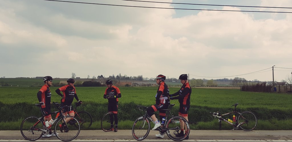 SammyNeyrinck's tweet photo. Voor het eerst in vijf jaar geen @RVVcyclo, maar wel met kameraden fitheid getest. Langs #Nokereberg en #Tiegemberg. Ook wel bekend als #VanderPoelBerg en #NaesenBerg. #SportersBelevenMeer #BoplanClassic2019 #WeRideFlanders #RVV19 https://t.co/skjUywFasW