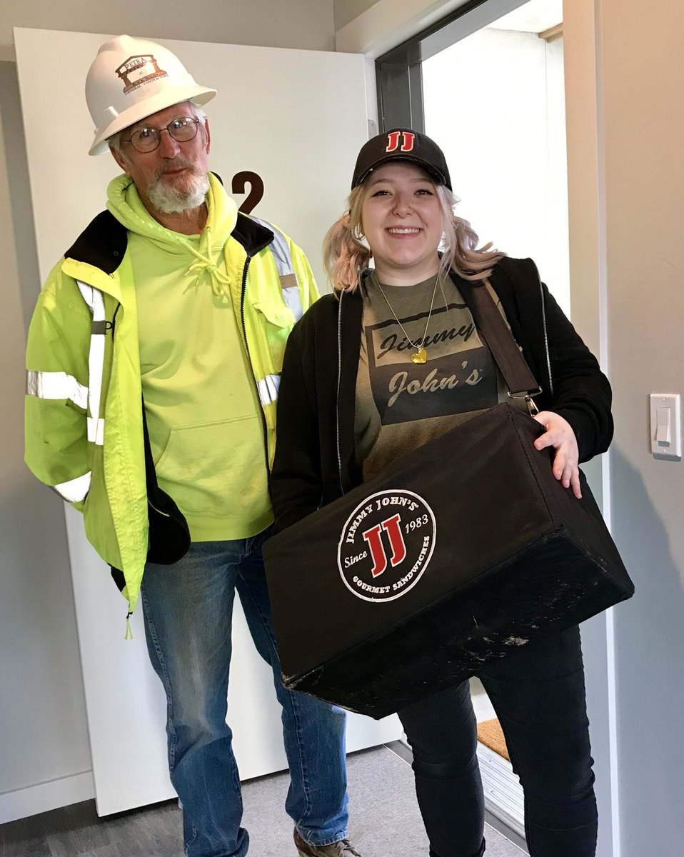 EncoreSkyline's tweet photo. This is SO Boise!
Your Skyline home is next door to some fabulous food & shopping! 🍺🌯
#vista #federalway #downtownboise #boisebench #idahome #luxuryliving #luxuryapartments #skyline #jimmyjohns #findyourhome https://t.co/WHO1h3FT6T