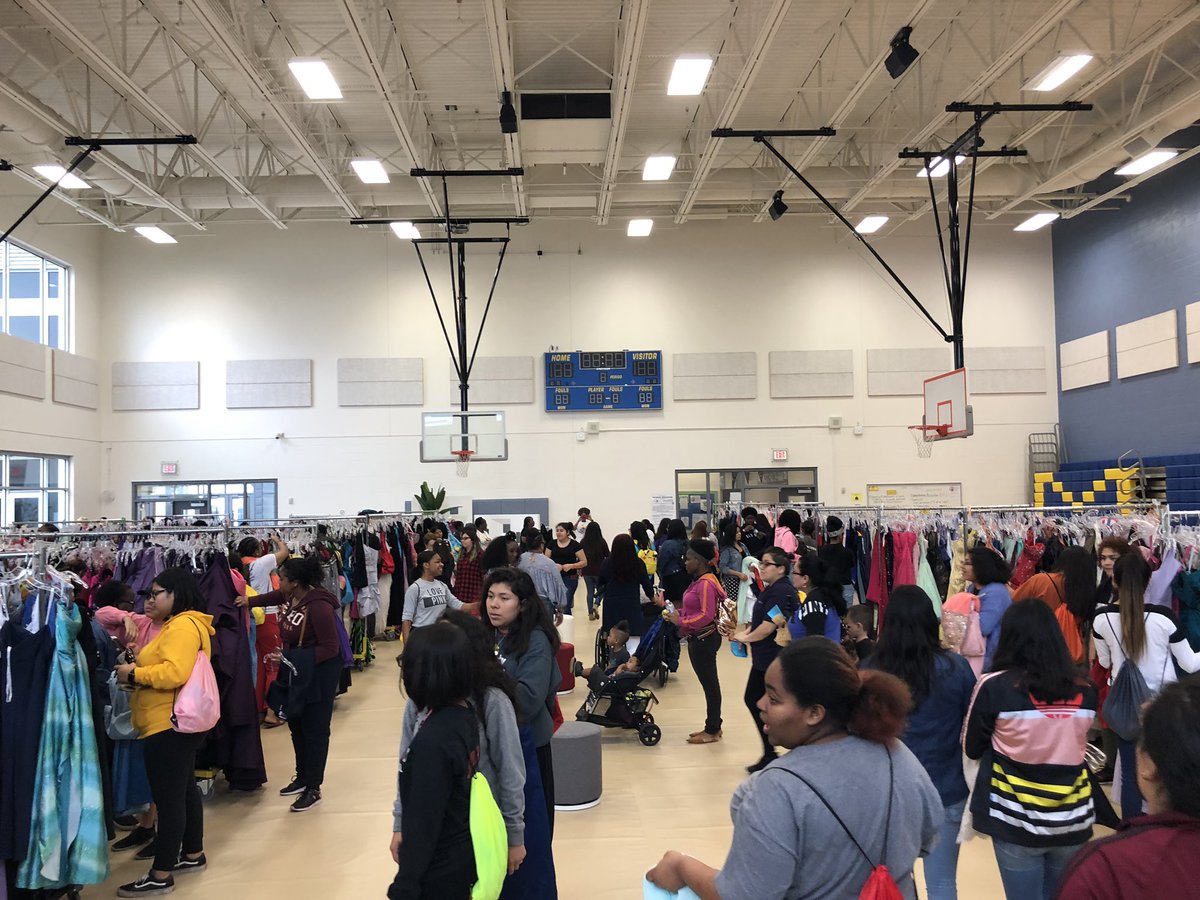 WeLoveWheatley's tweet photo. Thank you @studentassisa1 for your work in organizing this phenomenal event for our scholars! @TeamHISD #HISDProjectProm2019 https://t.co/hYnKdlLNUm