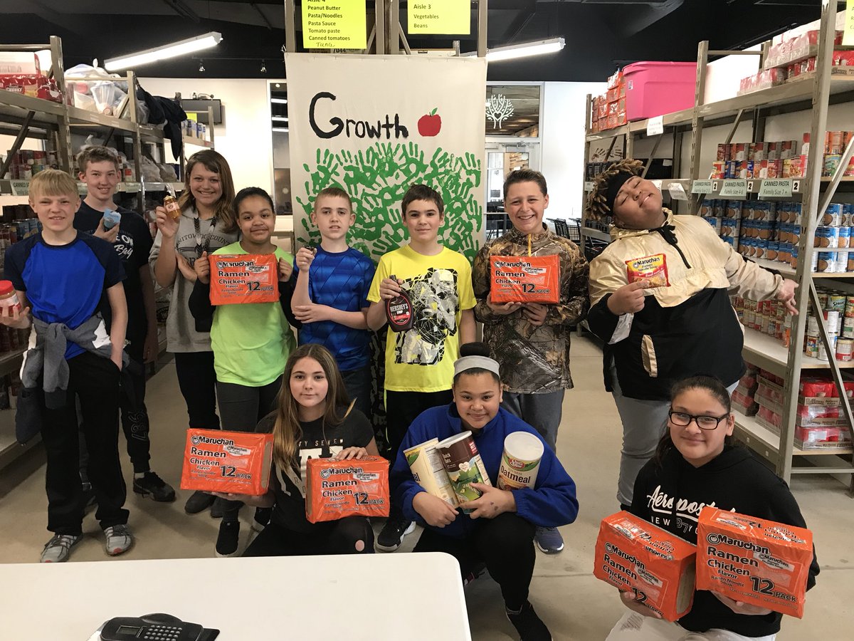HSSD_chase's tweet photo. Earlier this week, some of our students had the opportunity to help out and give their time at the Giving Tree. Seeing these students work as a team, share laughs and smiles was truly an awesome experience! @GivingTree16 @hssdbv https://t.co/I7IXPiHYMq