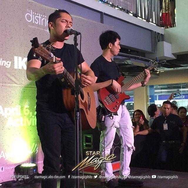 starmagicphils's tweet photo. Carlo Aquino perform his most anticipated single, “Komplikado”, for the first time at The District in Dasmariñas #AtrasadoKomplikado 
#KompliCarlo https://t.co/GqZ1XgQCae https://t.co/o4x62Qq2CG