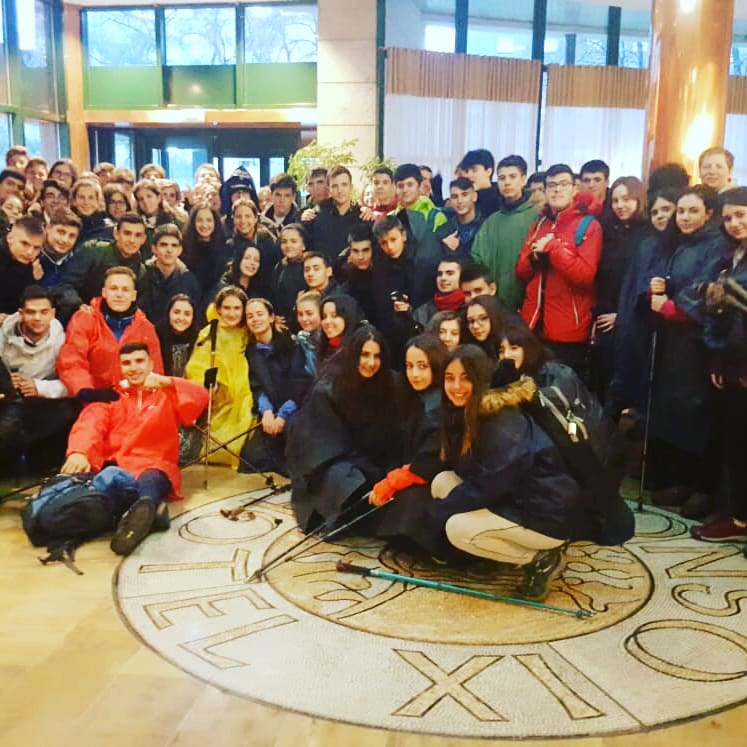 sjc_feye's tweet photo. Primera etapa del Camino de Santiago superada por nuestros alumnos de 1°Bachillerato aunque pasados por agua.
#colegiosfeye #corazónvaliente https://t.co/2VwftYinfF