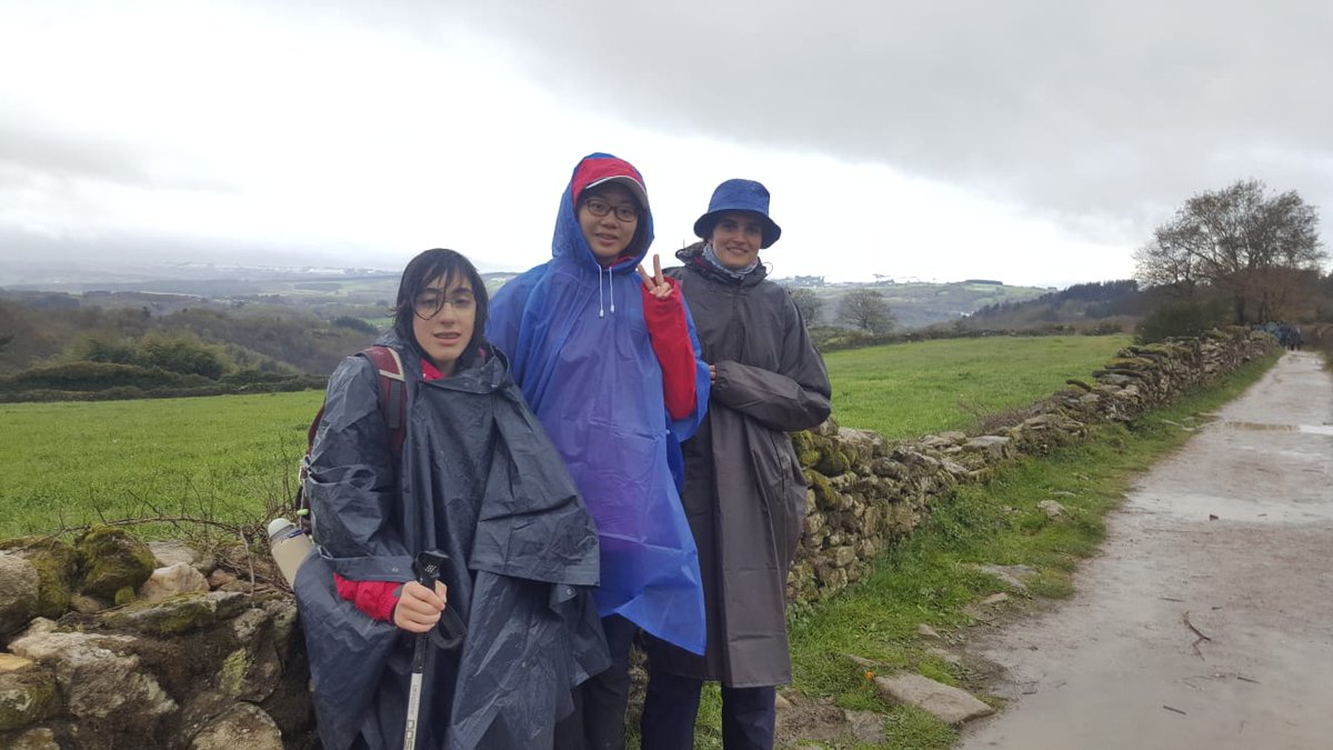 sjc_feye's tweet photo. Primera etapa del Camino de Santiago superada por nuestros alumnos de 1°Bachillerato aunque pasados por agua.
#colegiosfeye #corazónvaliente https://t.co/2VwftYinfF
