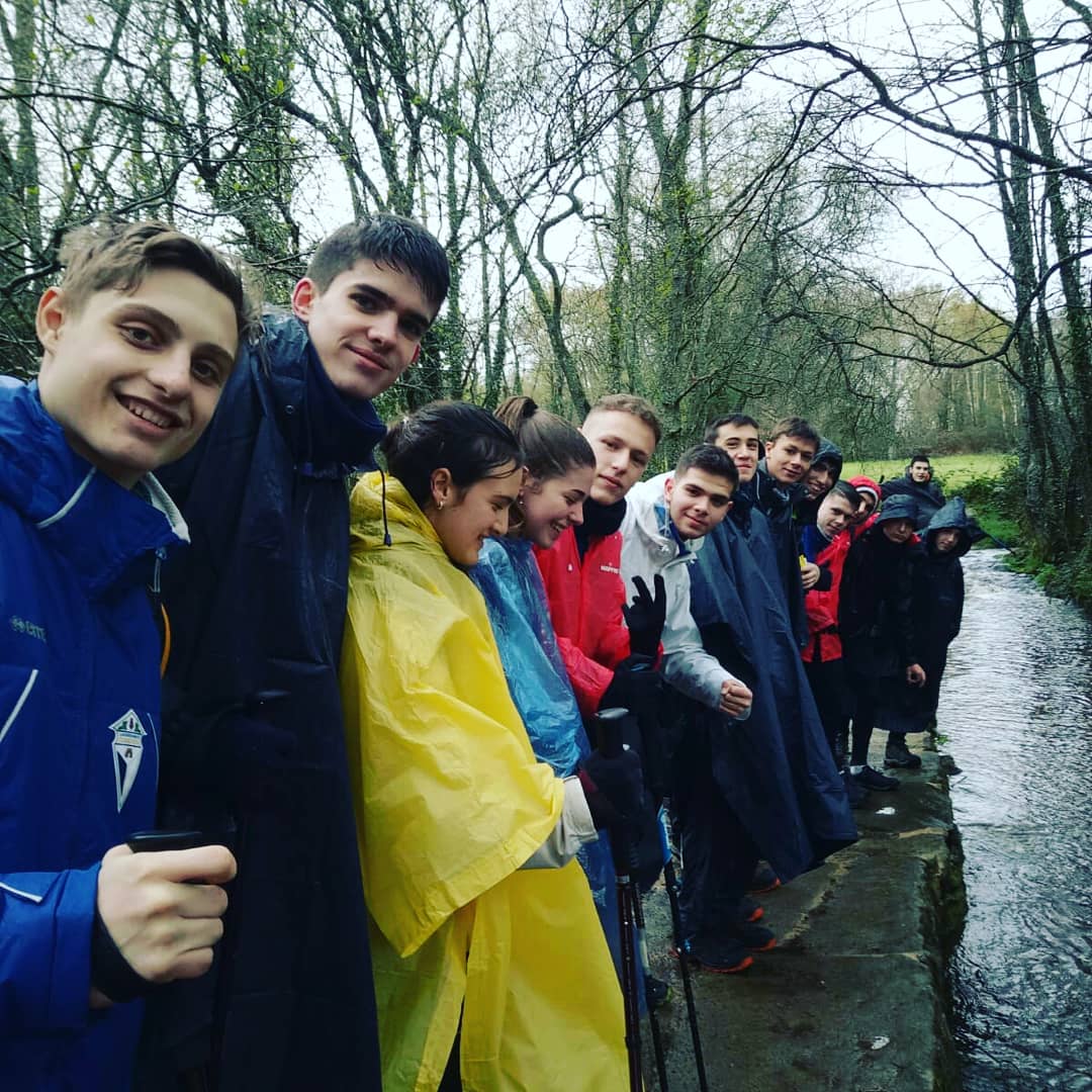 sjc_feye's tweet photo. Primera etapa del Camino de Santiago superada por nuestros alumnos de 1°Bachillerato aunque pasados por agua.
#colegiosfeye #corazónvaliente https://t.co/2VwftYinfF