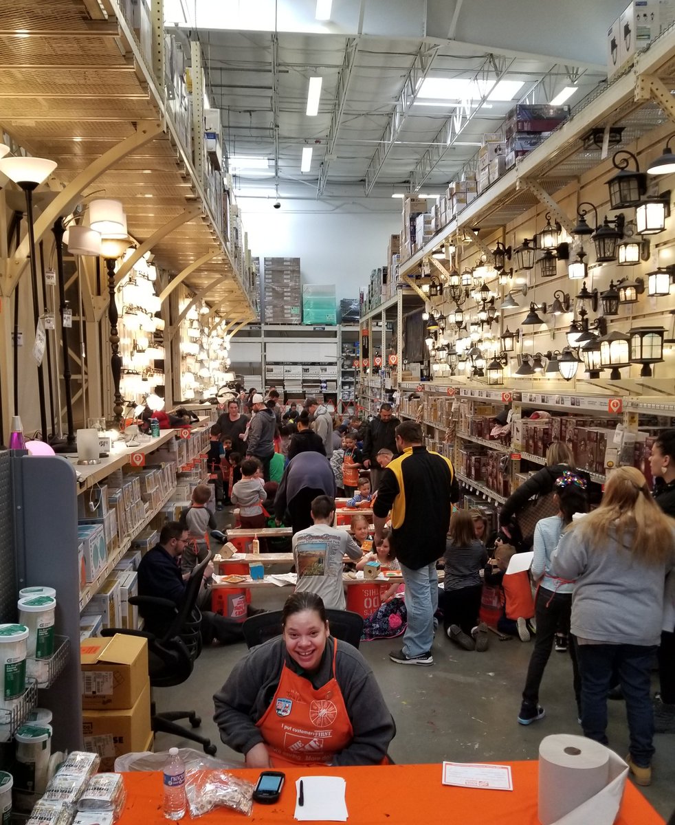 MarcinTodd's tweet photo. Great day outside, great turn out for the kids workshop. Great how many ways our company gives back to the local communities. https://t.co/cGWSuzh6xr