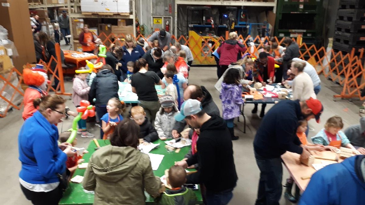 bangorhomedepot's tweet photo. 170+ participants at our Kid's workshop on Customer Appreciation Day! The Anah Temple clowns and the Easter Bunny kept everyone smiling! @Tink1066 @HJGelston @JasonArigoni https://t.co/SZ6UdEj0Tg