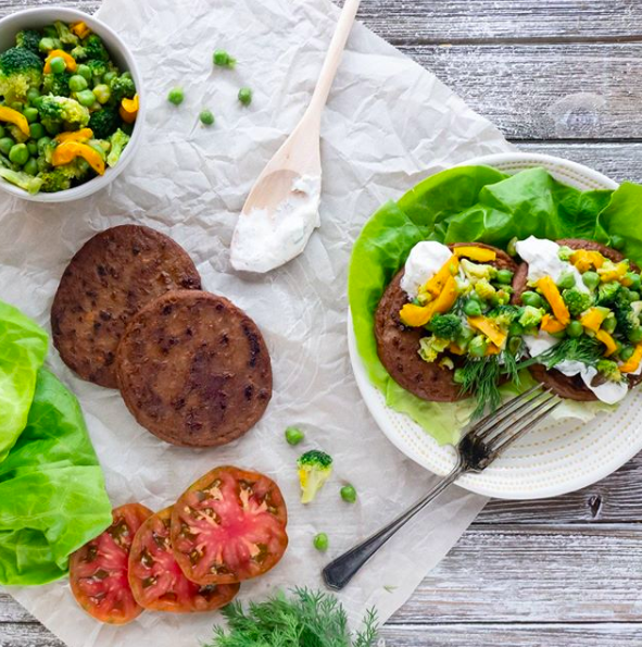 TommysSuperfood's tweet image. Wondering what to make for brunch, lunch or dinner? We've redefined the humble hamburger to a Greek veggie version with a side of Broccoli Remix. Done. #ThinkVeggiesFirst #brunch #burger #recipes