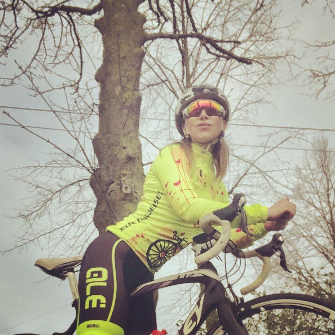 MissFlandrienne's tweet photo. Back on my bike again 🥰👏🏻🚴‍♀️ #bikegirl #bikechick #cycling #cyclinggirl #cyclingchick #ridley #mtbgirl #mtbchick #cyclingshots #cyclingpics #lifebehindbars #cyclinglifestyle #outsideisfree #lifeisbetteronabike #babesridebikes #instacycling #roadcycling  #rideyourbike #yellow https://t.co/7iez72nHfU