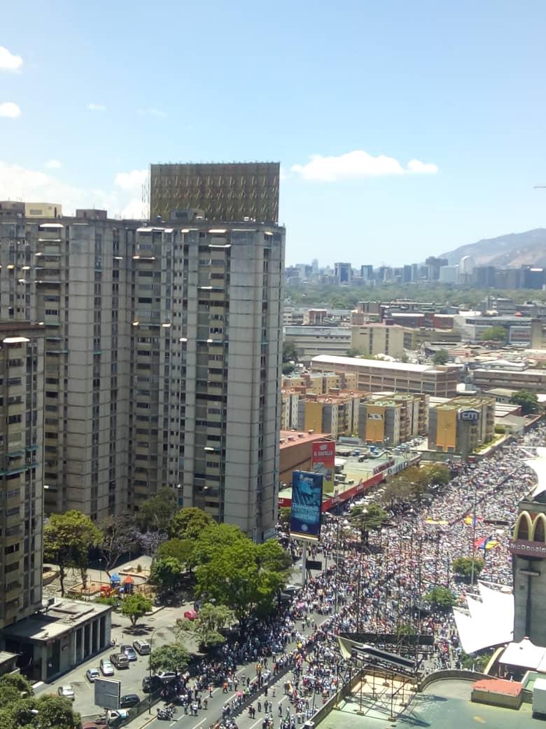 TVVnoticias's tweet photo. #6Abr Así se encuentran las calles de #ElMarqués ante la convocatoria del presidente encargado de Venezuela @jguaido  Fotos cortesía #TVVNoticias #TVVenezuela https://t.co/755Czgy0dW