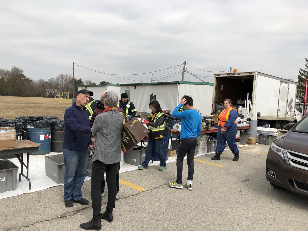 JayeRobinson's tweet photo. Fantastic turn out at this year’s first Community Environment Day in #Ward15. There’s still time to drop items off for donation or disposal today at York Mills Collegiate ♻️ #EnvironmentDays https://t.co/rbmnqGiuYQ