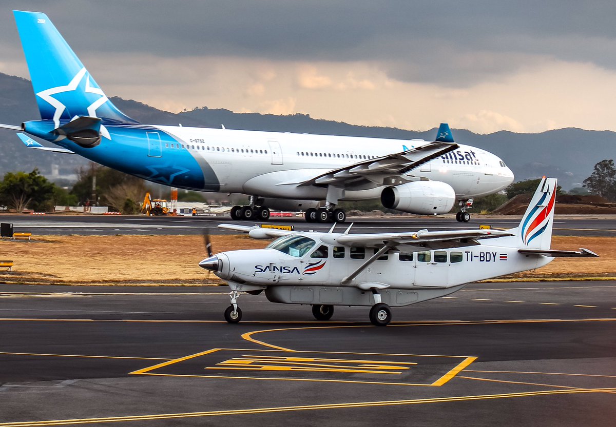AviacionEnCR's tweet photo. #FlySansa @airtransat
#SJO_MROC
#Costa_Rica #PuraVida
❤✈📸 https://t.co/nnb0wlDxDa