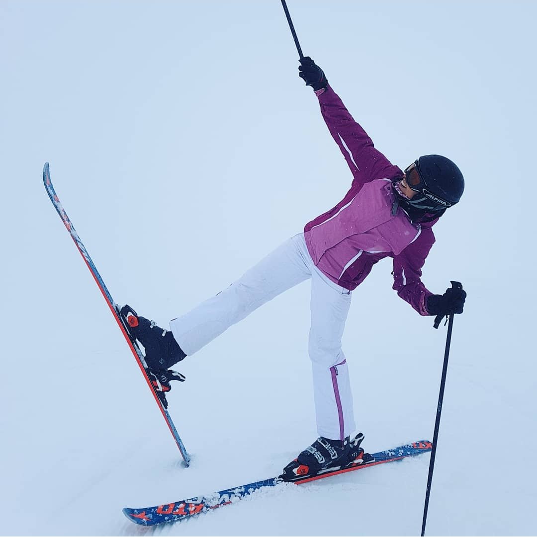 saryberry0's tweet photo. Heute gab es den letzten Ski Tag für die Saison! Aber kein Grund, den Kopf in dem Sand zu stecken, denn der Frühling macht sich schon überall in Bozen breit. Erkennt jemand wo die Piste anfängt und aufhört?😂 #erlebees #ski #frühling #südtirol 🗻🌼🌱🌸 https://t.co/083TktEiL7