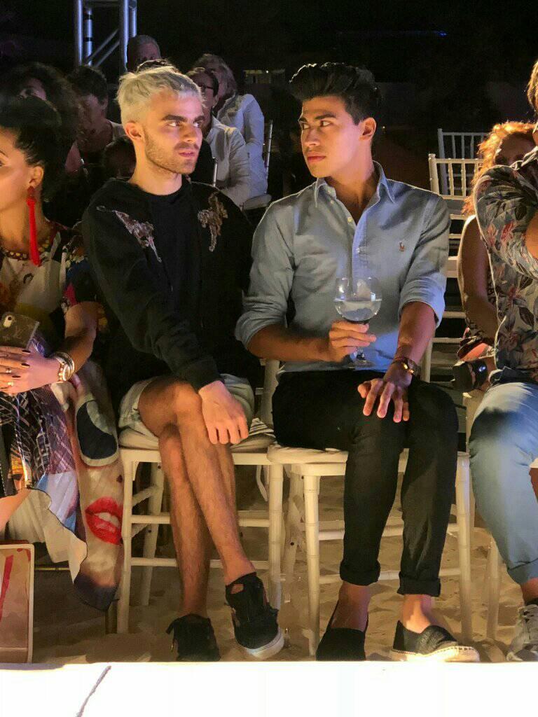 lajose's tweet photo. Mi amiga y yo viendo como la que nos cae mal pasa con su panza de embarazo: https://t.co/PfmikTjjgf