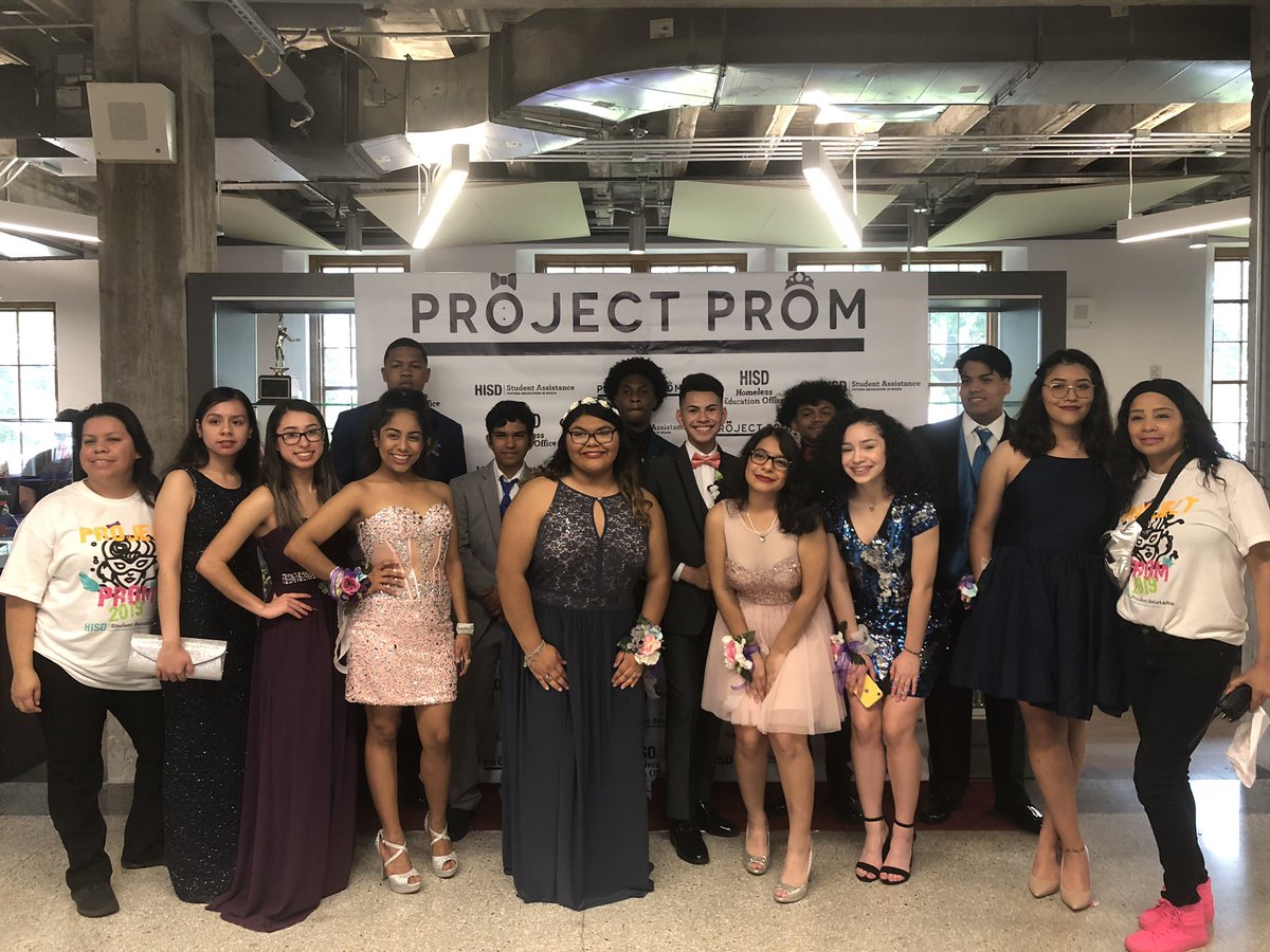 hs_milby's tweet photo. Looking prom ready from head to toe all thanks to Project Prom 😜 @Rruiz3Rruiz2 @HoustonISD #ProjectProm2019 #MilbyHS https://t.co/dOMnrAU5mV