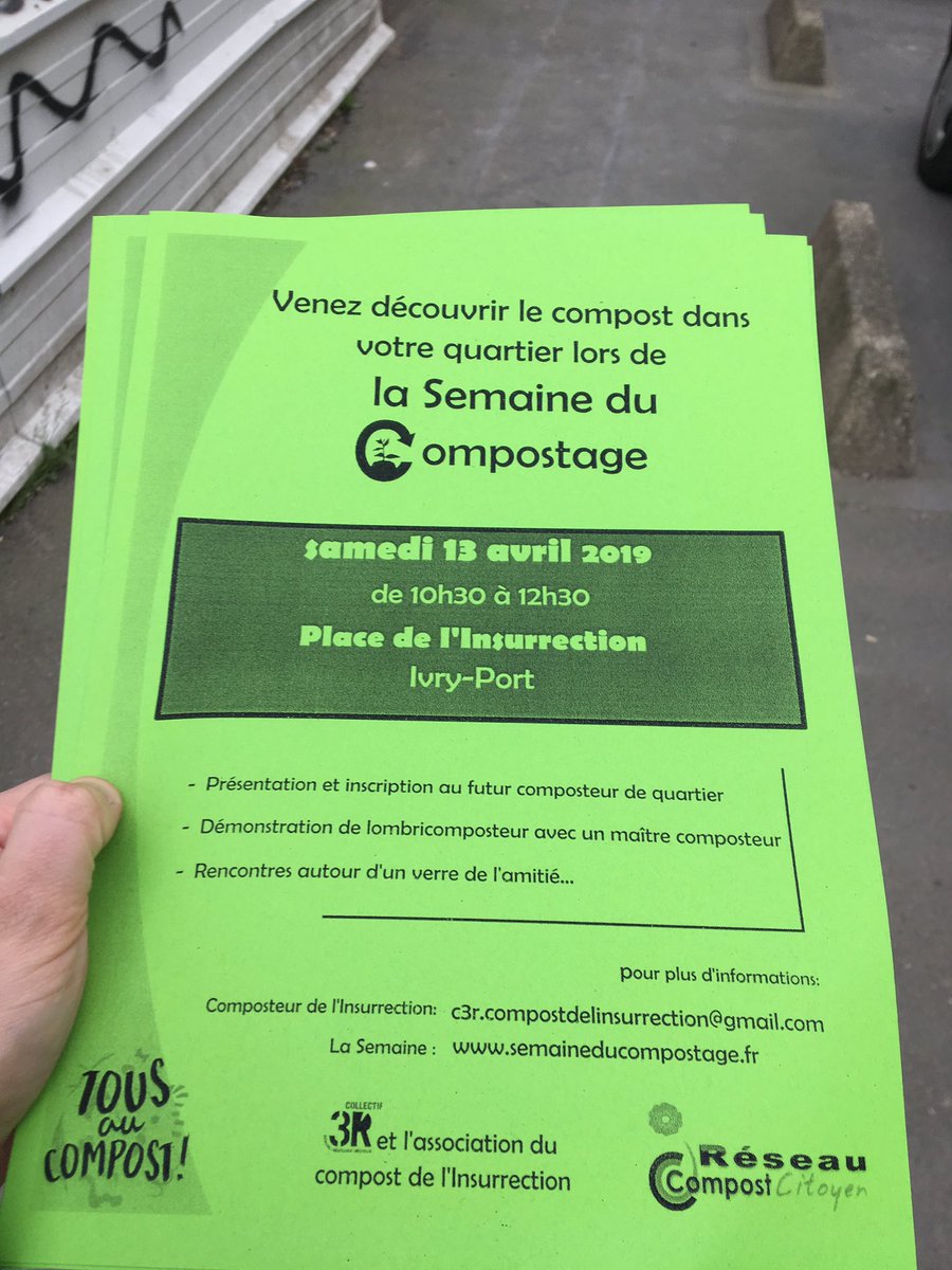 jardindelinsu's tweet photo. Aujourd’hui, on se balade dans le quartier #IvryPort et on discute du projet de composteur au #JardindelInsurrection — 🌱✊ #CompostDelInsu #IvryConfluences w/ @Collectif3R @HowHouseAsso https://t.co/86N0YMoKg1