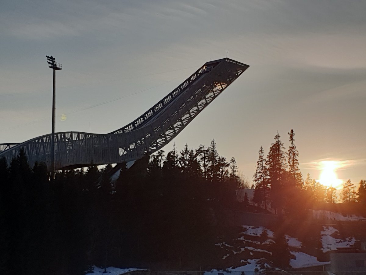 BruenggerHarry's tweet photo. beautiful evening #Holmenkollen #skijump 
#spring https://t.co/v7xCmH7z5Q