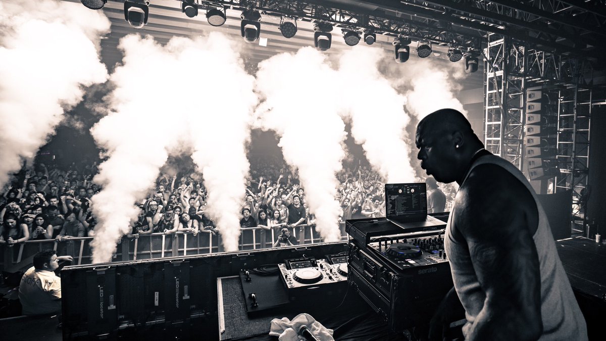 CrowdsurfEvents's tweet image. Get ready for a monster set at Red Rocks for @ParadeOfBass on June 2nd! #ShaqAttack #DIESEL ⛽️