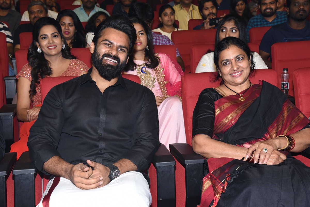 baraju_SuperHit's tweet photo. Pics from #ChitralahariPreReleaseFunction
@IamSaiDharamTej @kalyanipriyan #Nivetha @Mee_Sunil @vennelakishore @ThisIsDSP #KishoreTirumala @MythriOfficial
#ChitralahariOnApril12th https://t.co/KLpie1dgHV