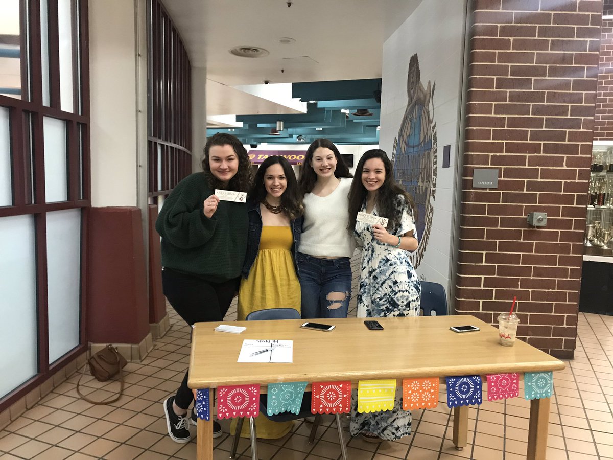 GSWLA_THS's tweet photo. Congrats to Elena and Destehny for senior projects well done! #seniorprojectsaturday #LionsAmazing https://t.co/2NhDIshZfO