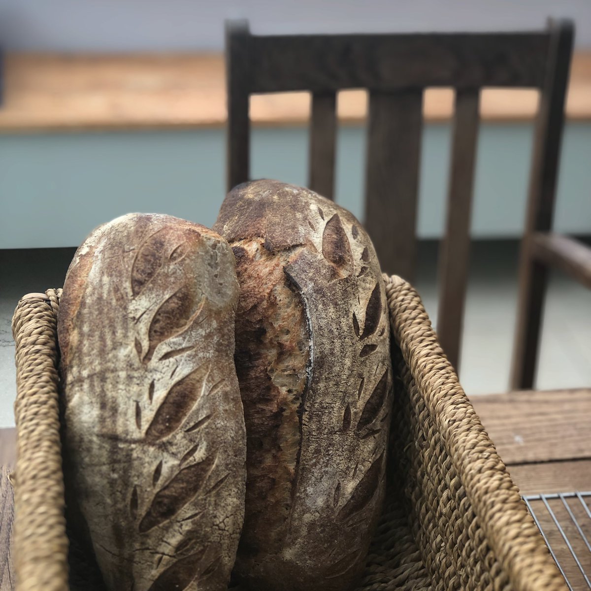 HenCorner's tweet image. Anyone else on the Sourdough this Saturday?
Fresh &amp;amp; crusty or Toasted &amp;amp; crisp? What’s your favourite way to eat it?
#sourdough #realbread #breadangels #microbakery #urbansmallholding #HenCorner #London