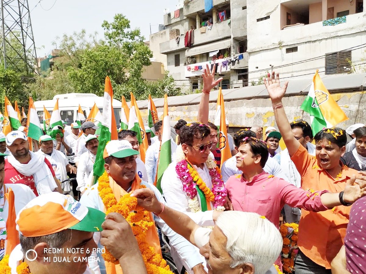 Rohit_Karhana's tweet photo. द्वारका विधानसभा में आज कार्यकारी अध्यक्ष भाई #देवेन्द्र यादव जी की साईकिल यात्रा का भव्य स्वागत किया !#HighFiveWithCongress
#DevenderForDelhi
#मैं भी हुँ श्री #देवेन्द्र यादव जी के साथ 🙏🙏@devendrayadvinc @SachinPilot https://t.co/l9qmfhpWIP