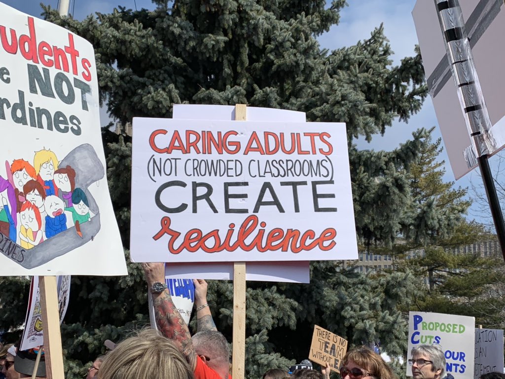 Mabel_Lee_OSN's tweet photo. More great signs from #RallyForEducation #ETFOStrong #CutsHurtsKids https://t.co/soNOhinWSF