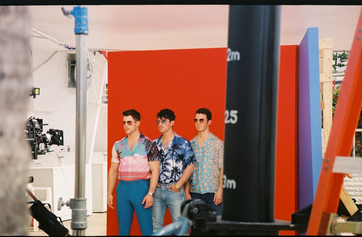 biankansada's tweet photo. I'm feeling so cool
Top to the bottom, just cool
Every little thing that I do
Dammit, I'm feelin' so cool, yeah

#CoolMusicVideo
#JonasBrothers
 
🙌🏻♥️✨ https://t.co/7iiEg8v6ci