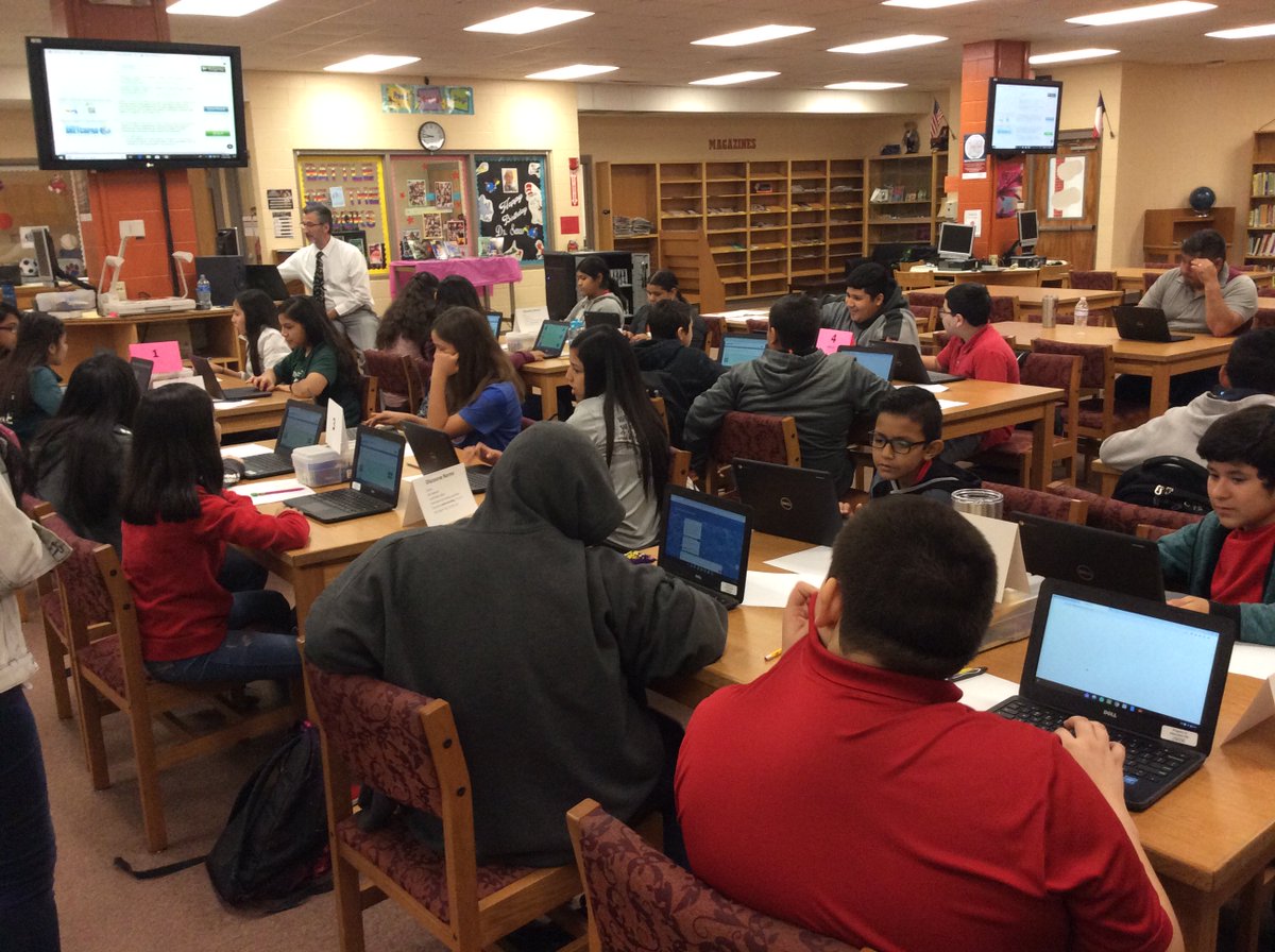 MISDGearUp's tweet photo. GEAR UP students highly engaged in our Blended Learning Math Camp! #GEARUP #CMSGEARUP #Classof2024 #MathAndTechnology https://t.co/6NQntnLN7L