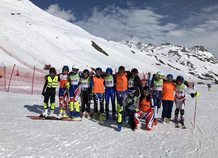 Benjam_360's tweet photo. Great training with @CharEvans1 and thanks to @OutspanRebelsVI and @redlinegroupuk for their support. Great racing with you https://t.co/Afh3F8spUT
