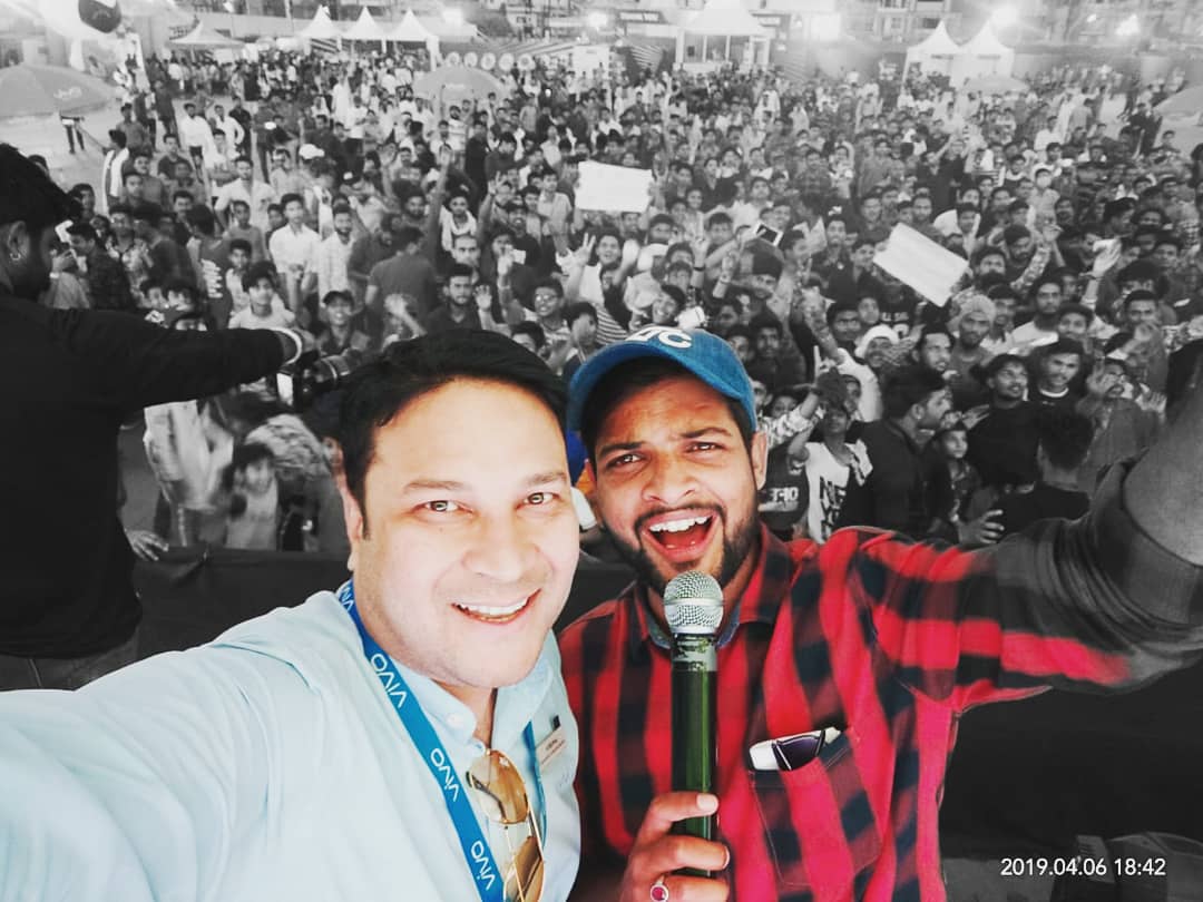 emceeshivam's tweet photo. This is how Gwalior rolls 
#Vivoiplfanpark2019 
#Gamebnaeganame 
@IPL @BCCI @msdhoni https://t.co/pkQ8dAWTlR