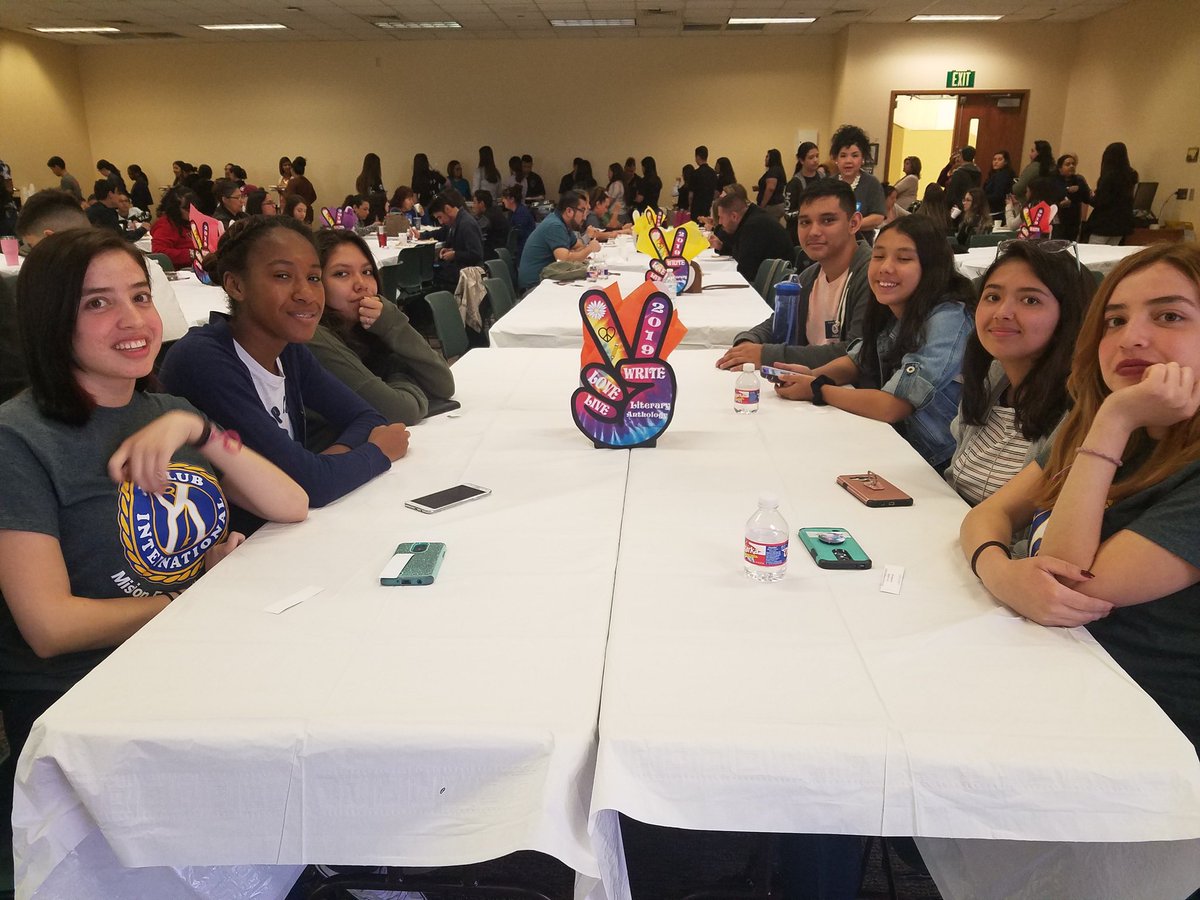 MECHS_Key_Club's tweet photo. Members helped out judging Literary Anthology and enjoyed a well deserved lunch 😋 https://t.co/1BlKqD2pXJ