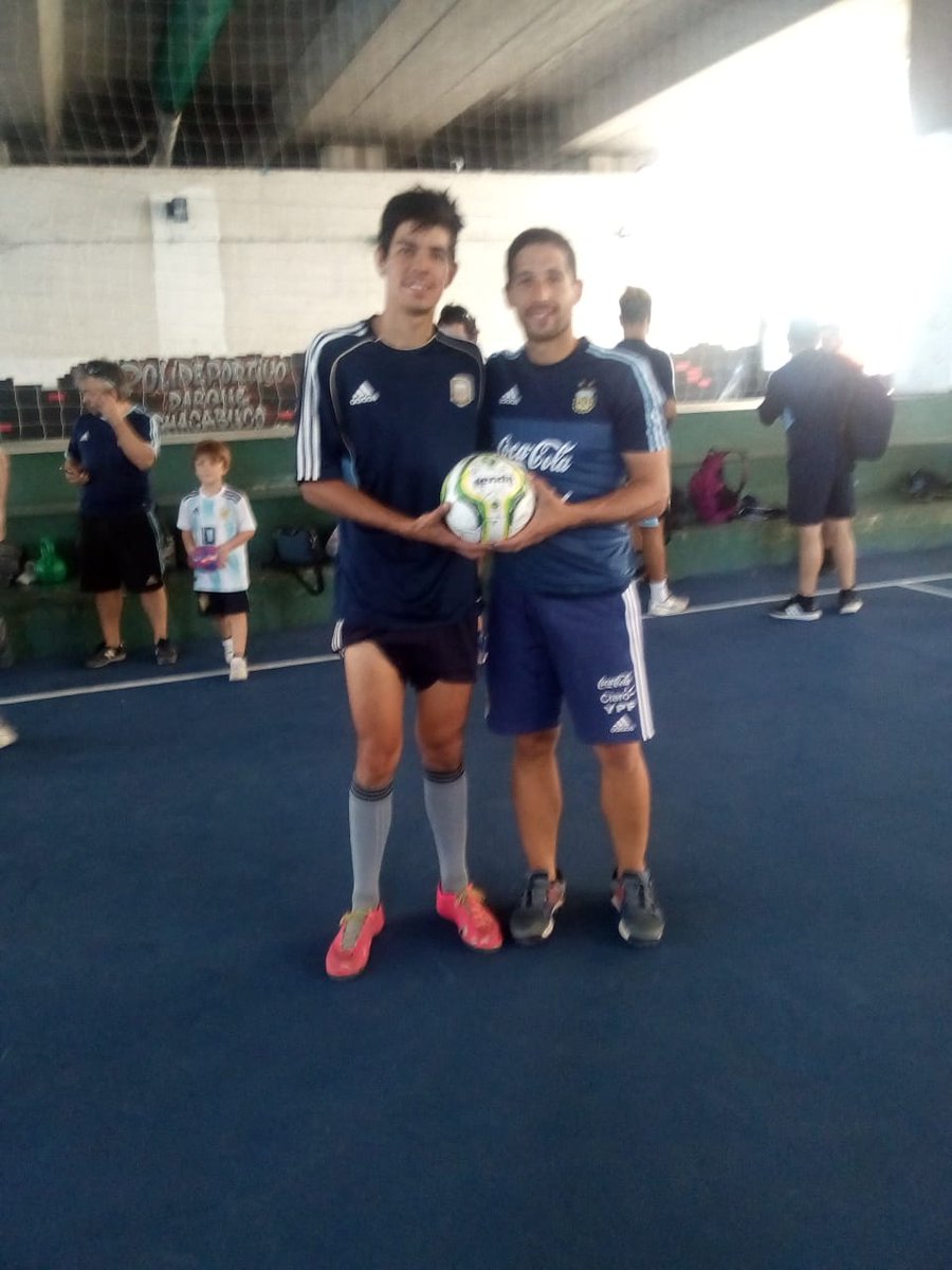 #AyudemosALosJabalíes

Los jugadores ya se entrenan en las canchas del Parque Chacabuco bajo las órdenes de <a href="/dcbpaternal/">Baliña diego cruz</a> y el resto del cuerpo técnico. 
Agradecemos a <a href="/SendaAthletics/">Senda</a> por brindarnos los balones y por apoyar nuestra causa.