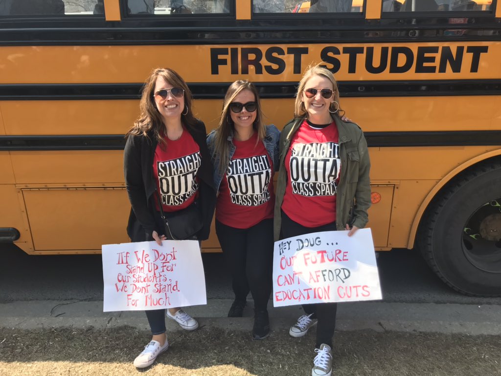 MrsJRoss1's tweet photo. Standing up for Education at Queens Park. #cutshurtkids #educationrally #SCCDSB #OECTA https://t.co/dGsDd77R2K