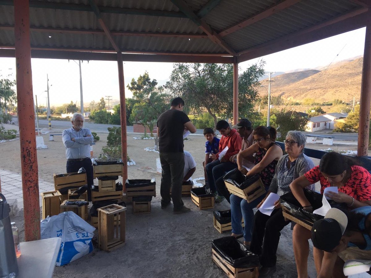 Nuevamente la @MesaJovenes  en su junta por los territorios, llevó en esta oportunidad a la localidad de El Trapiche su taller de HUERTA SUSTENTABLE, la economía en el hogar cuidando el agua y otros recursos. <a href="/Indap_coquimbo/">INDAP COQUIMBO</a> <a href="/ElMercurio_cl/">elmercurio_cl</a> <a href="/MiRadiols/">Mi Radio</a> <a href="/MinagriCoquimbo/">Minagri Coquimbo</a> <a href="/eldia_cl/">Diario El Día</a>