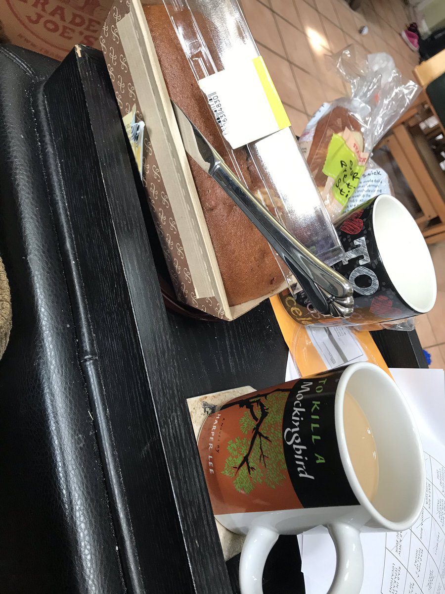 Ashalantern's tweet photo. #RATbooksnack Not pictured- hummus, strawberries, and kindle. Life is good 😍 https://t.co/MEnRxCRl9G
