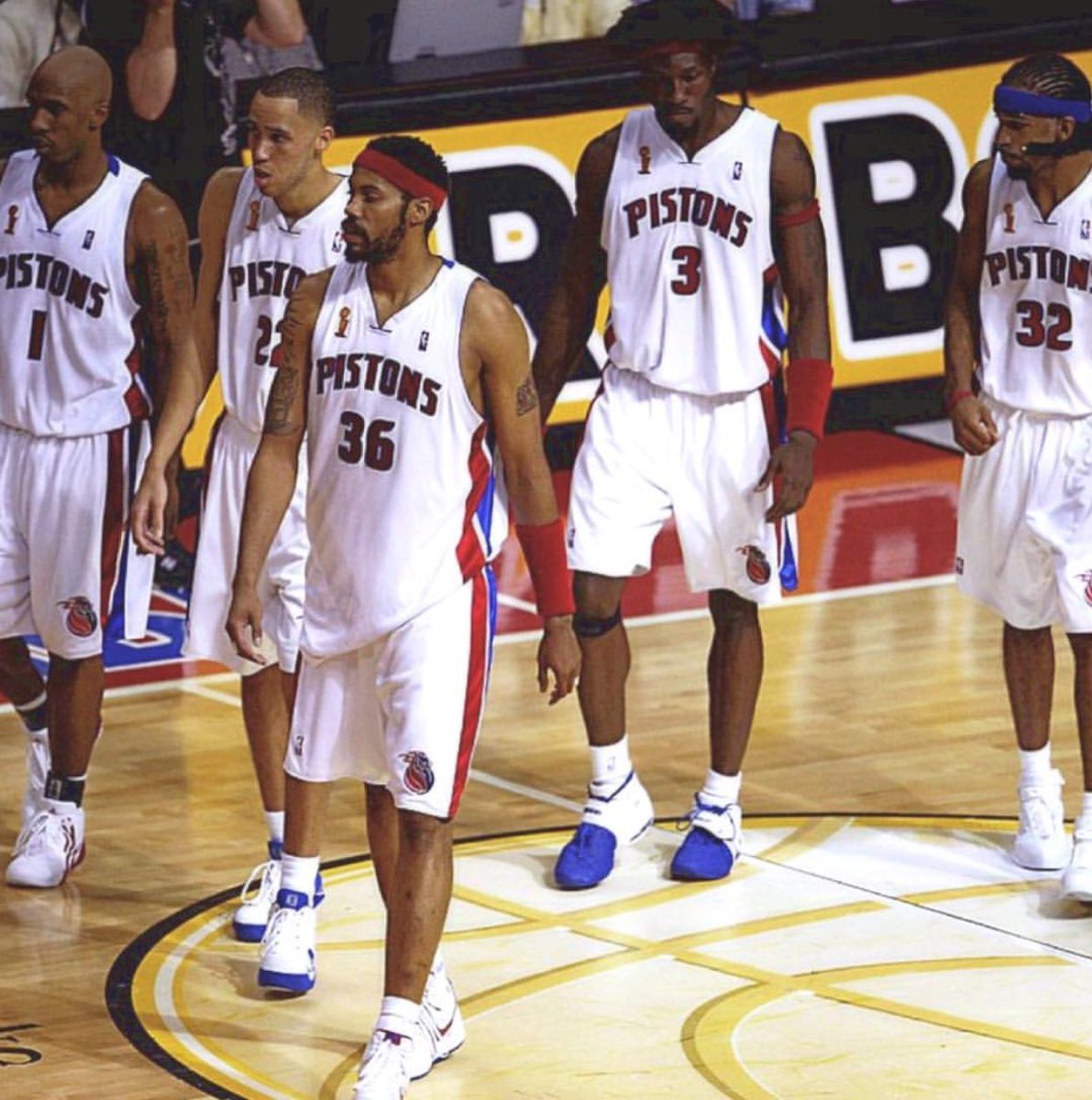 timelesssports_'s tweet photo. (2004) Squad. 🏆 https://t.co/XPyMOcjhag