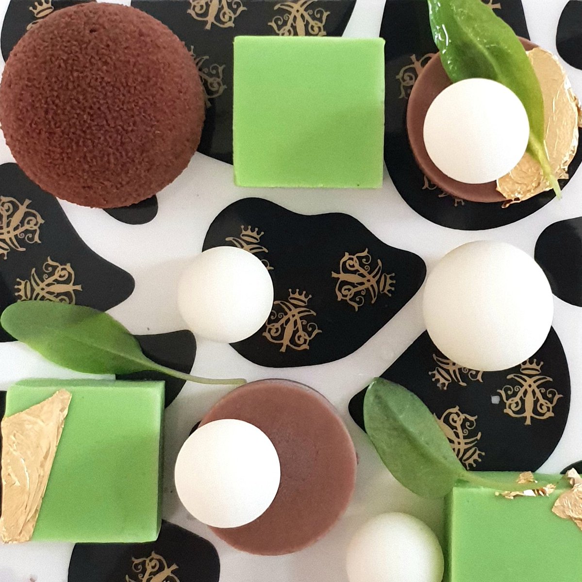 paulapastry's tweet photo. Tulakalum - Wood Sorrel - ButterMilk
@ashfordcastle
"Bringing Tulakalum "Together" with Ireland"
#Tulakalum #Chocolate #valrhona #Valrhonauk #lifeatredcarnation #madeinpavoni #pavonitalia #MakeItHappen #Cow
#Inspiration #inspire2019 https://t.co/CRUnWd88bI