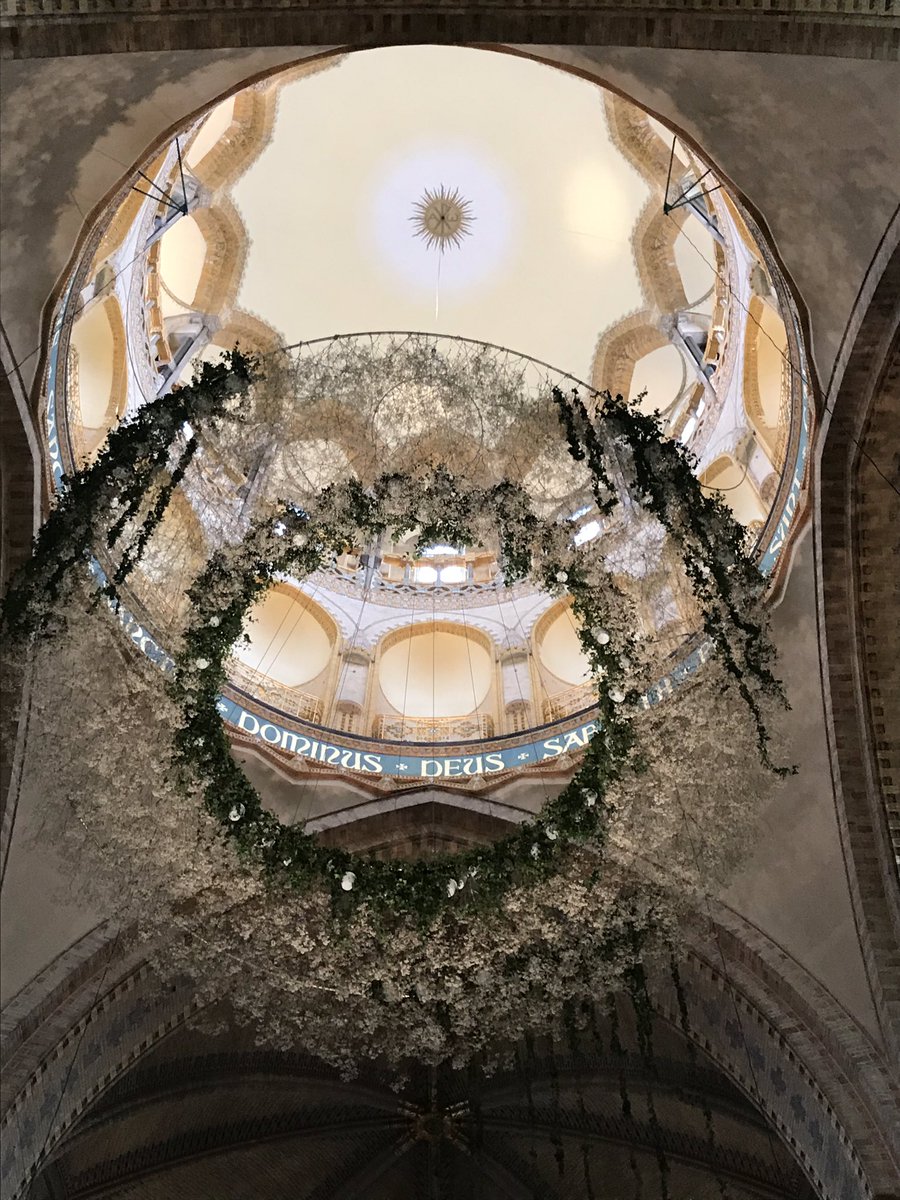 De Nieuwe Bavo Bloeit. Op het programma zondag (12:00-16:30 uur):                                                       - Koepeltochten en rondleidingen
- Demonstraties bloemschikken en kinderactiviteiten
- En natuurlijk heel veel mooie bloemsierkunst!