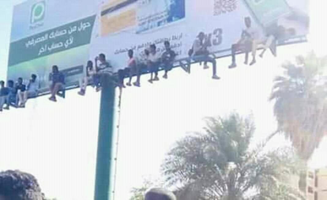Abdo4Magico's tweet photo. ما نازلين الا يتنحى ☺✋

#موكب6ابريل https://t.co/8yxIZ2LFLb