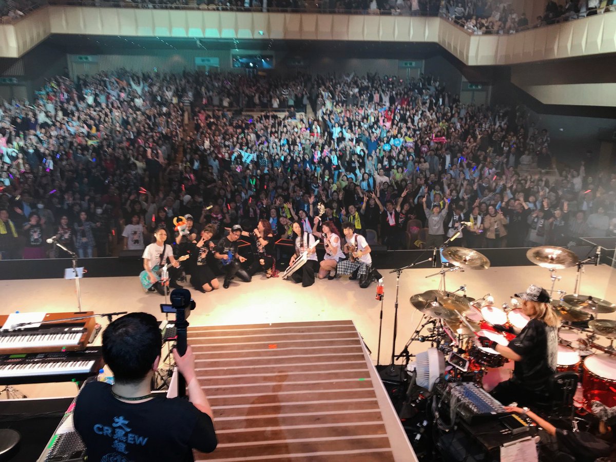 大黒摩季 公式 On Twitter 本人通信 今日のららら写真 です 感動の続き Https T Co Ef0vu1tkwy 彦根の皆様本当に有り難うございました お休み Musicmuscletour2019 ひこね市文化プラザグランドホール 大黒摩季 原田喧太 真矢 徳永暁人 竹上良成