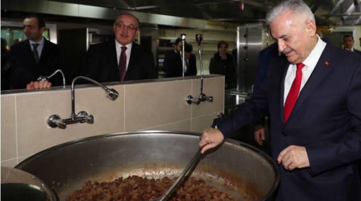 Ekmek getirin de şu sandığın dibini sıyırak.