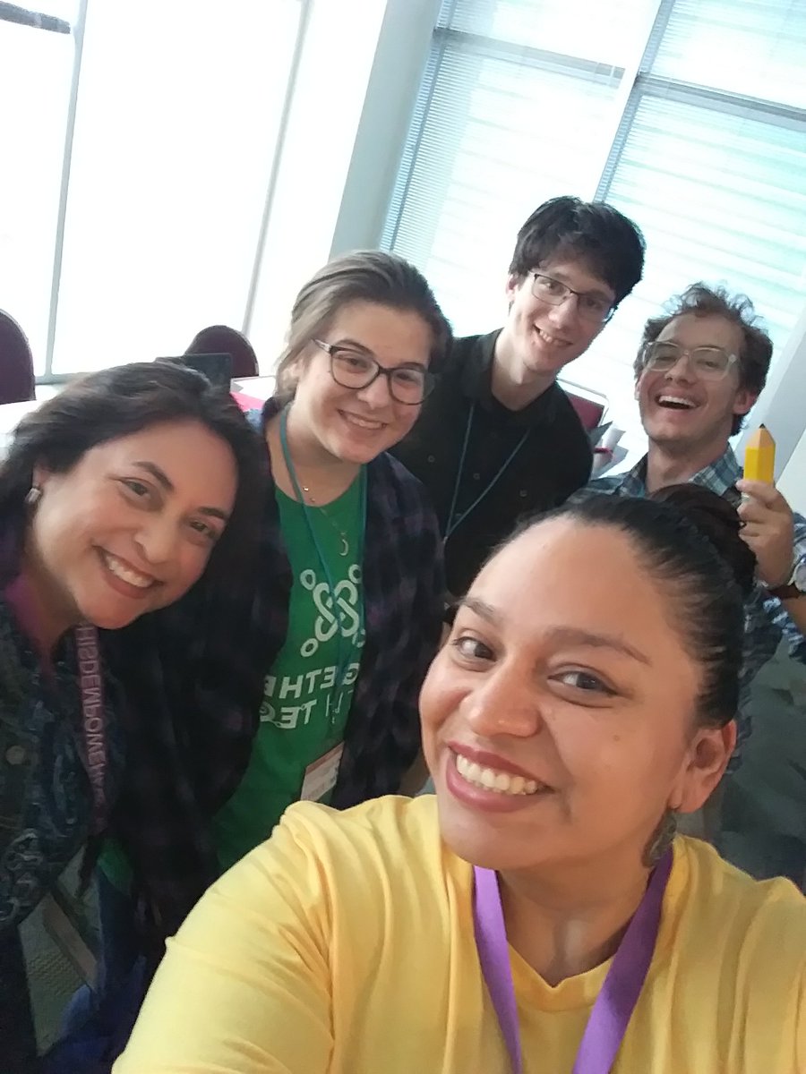 Acosta_NubiaE's tweet photo. Heights HS brokeout in record time. Wooohoooo! #togetherwithtech #HeightsHS https://t.co/Usn7JJ9uVt