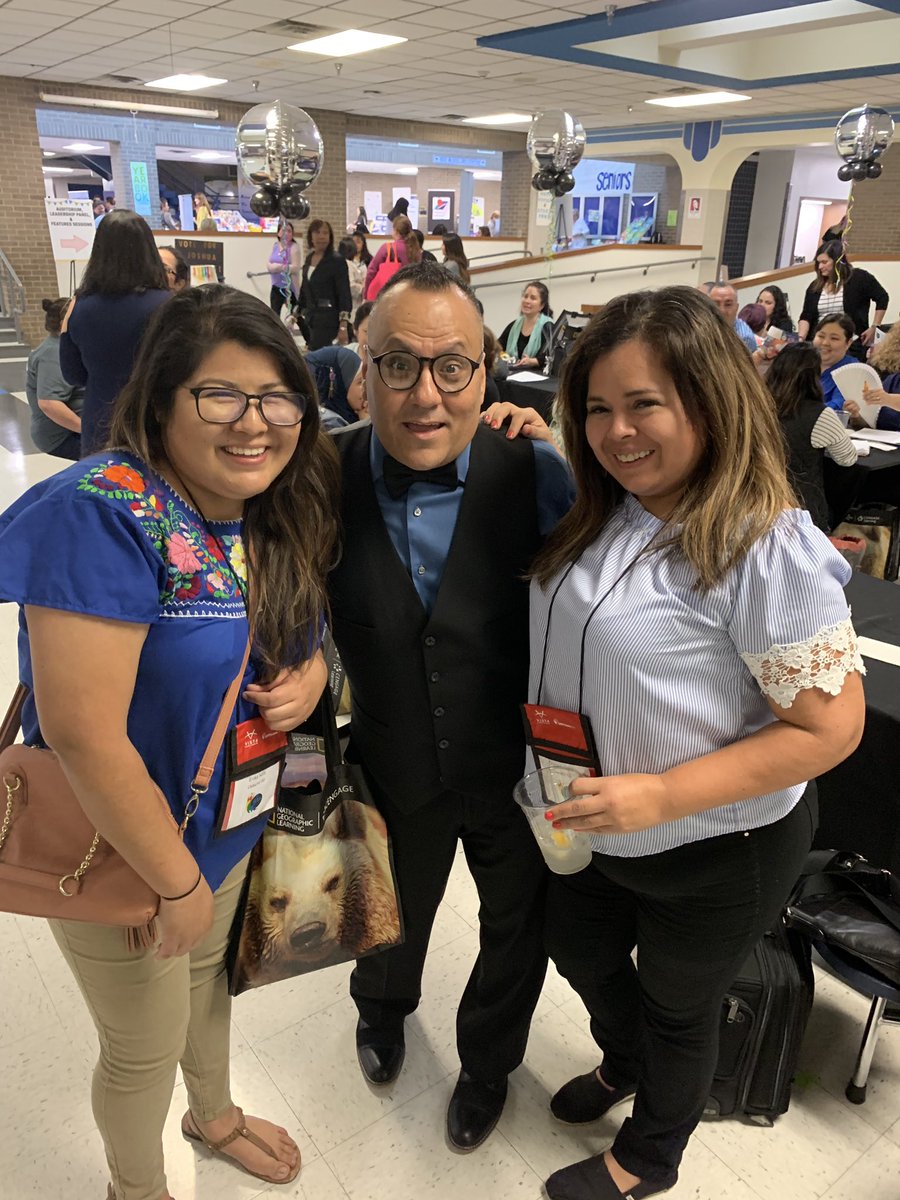 MsESolis's tweet photo. Thank you!!! @JoseMedinaJr89 w/@DLuvsKg https://t.co/F09CoScO3B