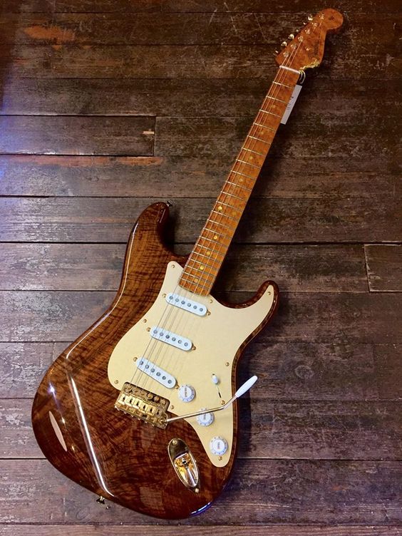 Saint_Luminus's tweet photo. Hey now!!! Happy Saturday! How are you digging this Strat? https://t.co/I2bA5tjio5