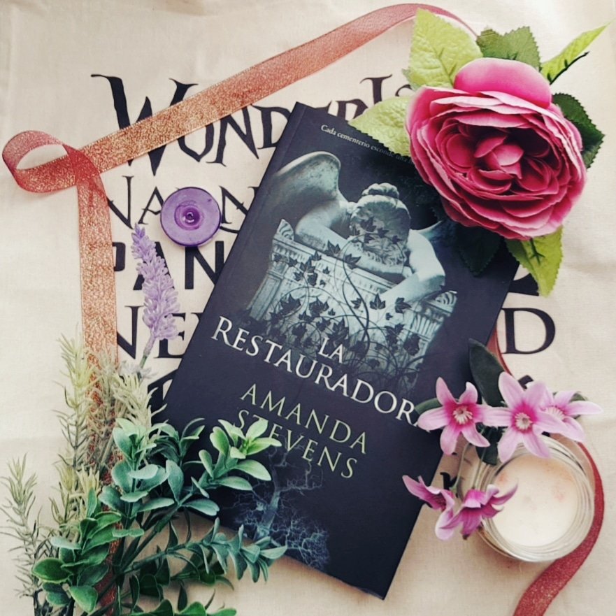 lucia_arca's tweet photo. ¡Hola, querubines!
Hoy os hablo de #LaReinaDelCementerio, una saga de suspense paranormal con romance y tintes góticos ambientada en la actualidad.
¿Os pasáis a conocerla?
▶️ https://t.co/ebiWBCp6b1
#graveyardqueen #larestauradora #literatura #thriller https://t.co/cfamz8A4VK