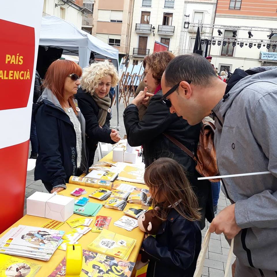 A la Festa per la llengua a #Nules @nulesaldia 2019, promovent i defensant la nostra llengua #Síalvalencià #amor #llengua #terra